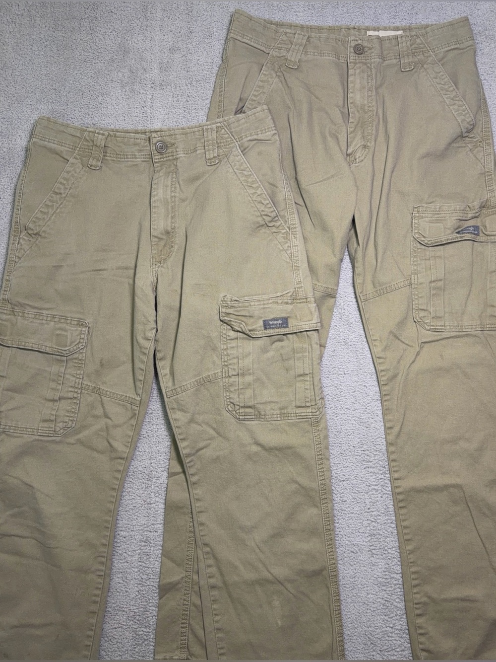 Lot Of 2 Wrangler Cargo Pants Men’s 30x32 Relaxed Fit Tan Khaki Stretch Workwear